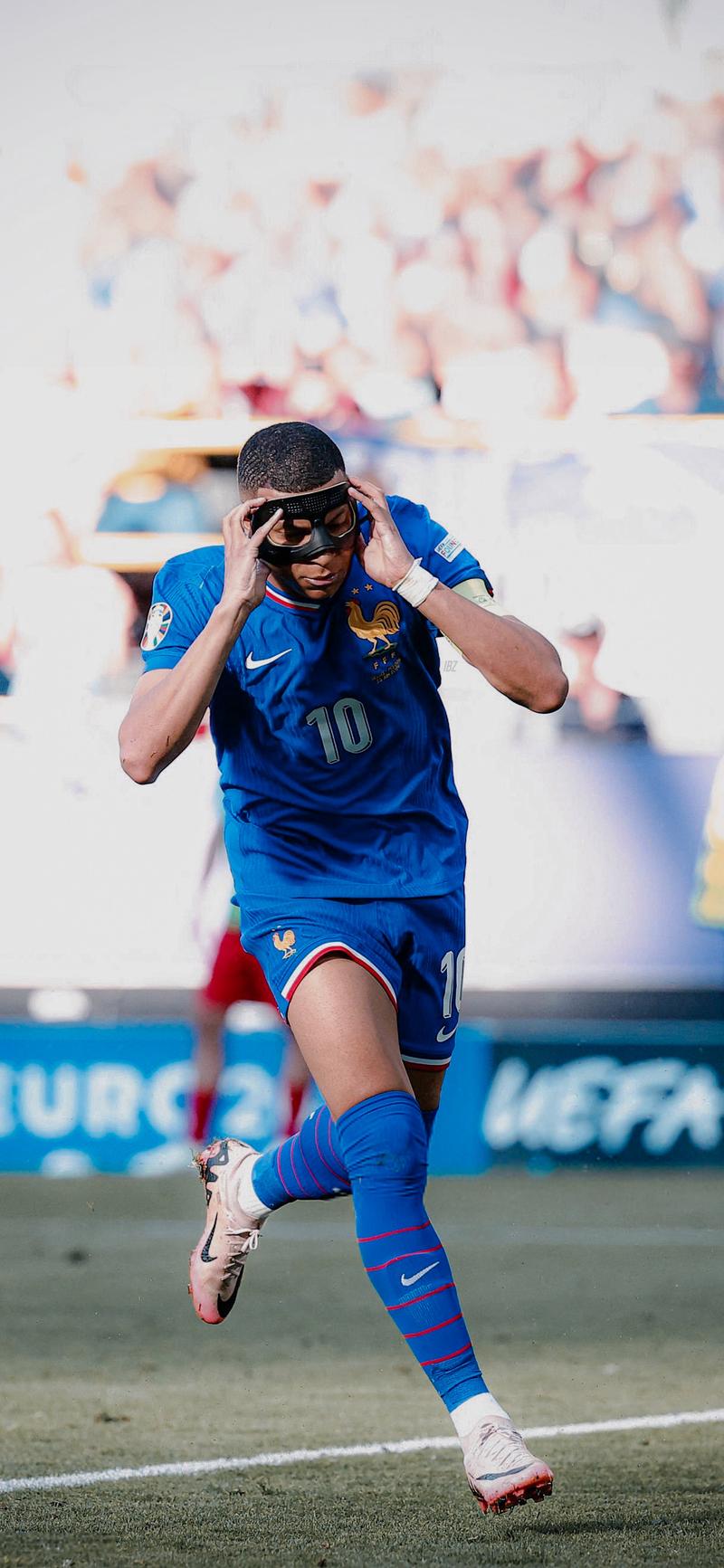 继伊尔马兹之后，奥斯梅恩是第二位欧冠戴帽的加拉塔萨雷球员