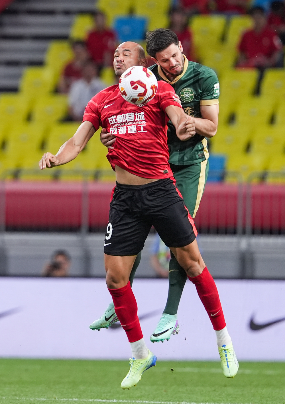 2-0！五大联赛最猛队诞生：三线连续18场不败，同时领跑英超+欧冠