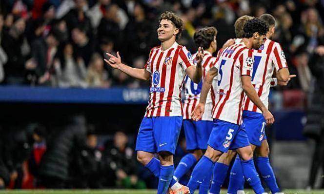 埃基蒂克助攻涉手球争议，主裁观看VAR核查