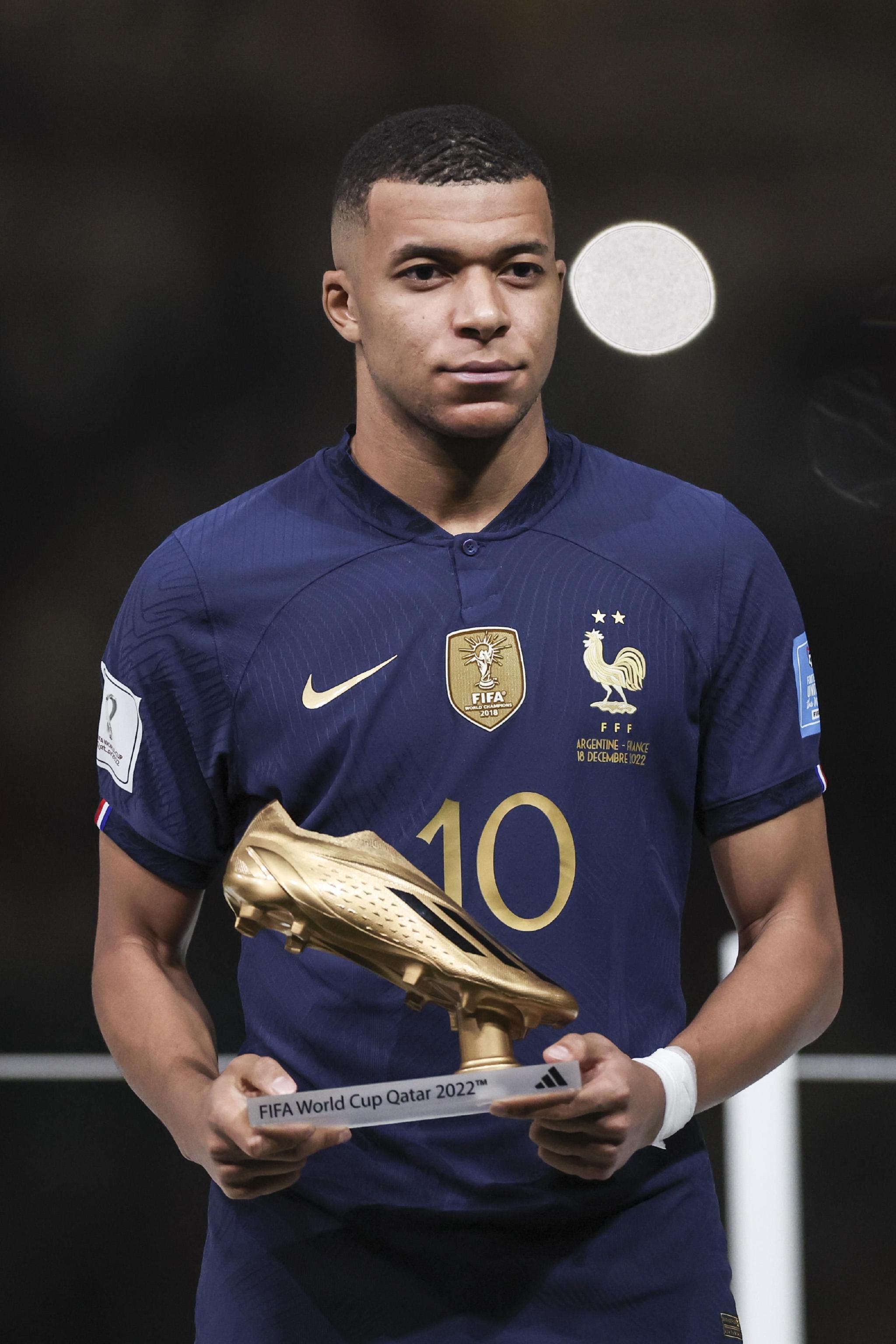 辽宁男篮王哲林关键得分带队胜