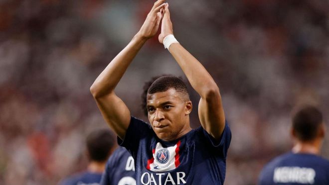 乌比格：今天球队表现非常出色，首发登场是早上教练组决定的